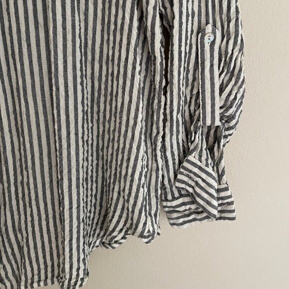 JANE + DELANCEY Seersucker Grey & White Striped Blouse is NWOT! Size MEDIUM - Picture 3 of 7